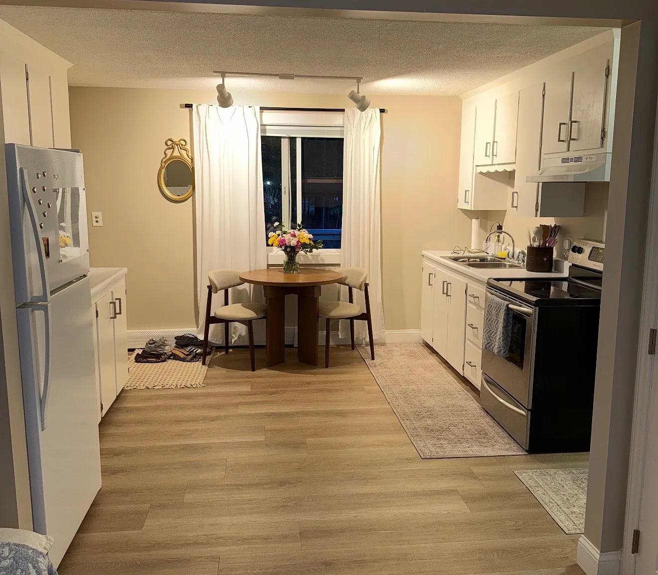 1 bed, 700 sqft, $1,800 — Photo 3