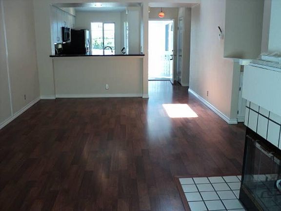 4th image of 100 Little River Ct APT 4