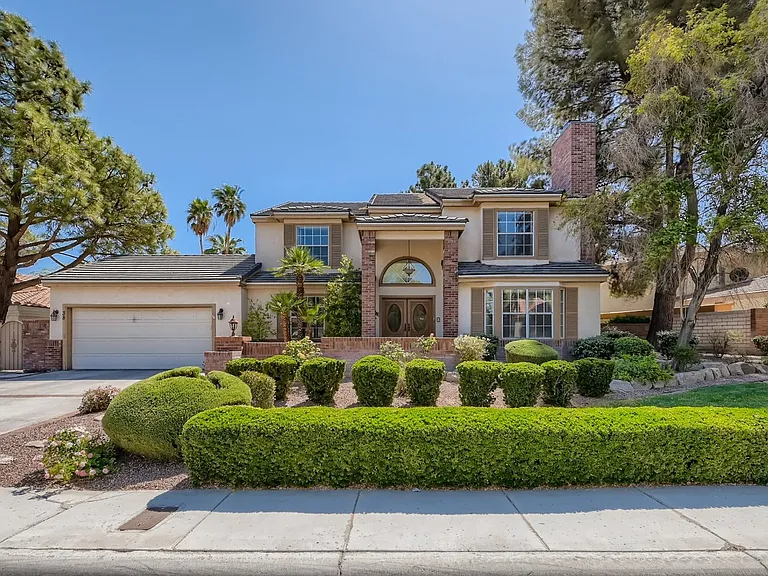 38 Hummingbird Ln — Photo 1