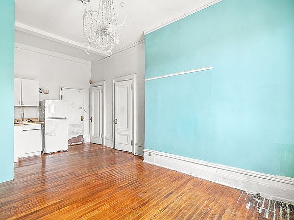 3rd image of 140 W 69th St APT 96B