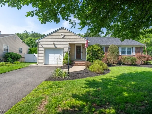 964 Crescent Dr, Rahway City, NJ 07065