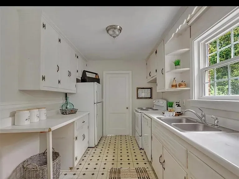 5013 W Franklin St — Photo 11