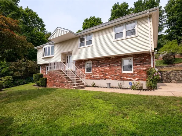 8 Patrick Cir, Stoneham, MA 02180