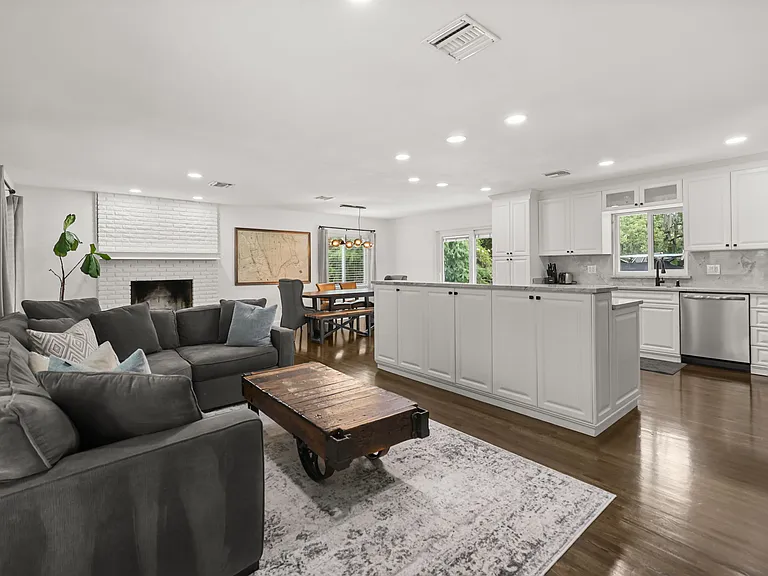1440 Bonnie Burn Cir — Photo 3