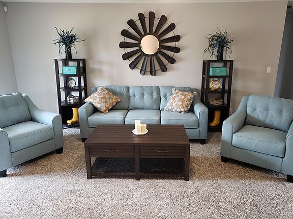 3rd image of 571 Blackberry Cir
