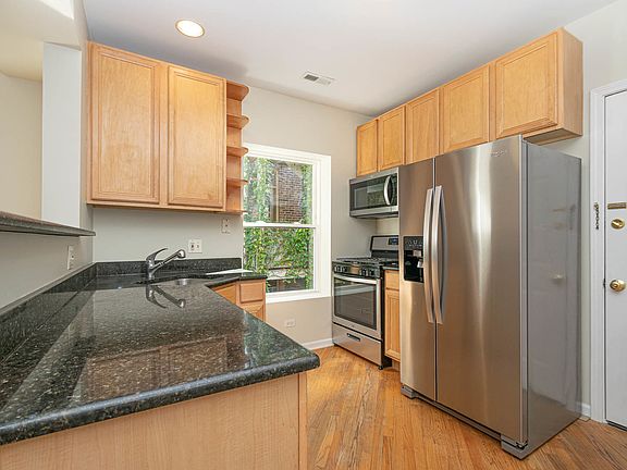 4th image of 3207 W Argyle St APT 2E