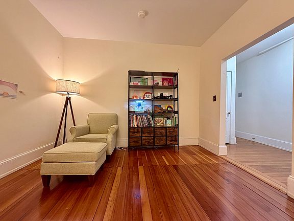 3rd image of 35 Westbourne Ter APT 2