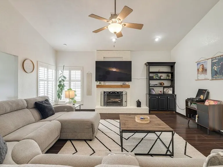 7613 Maehs Cir — Photo 17