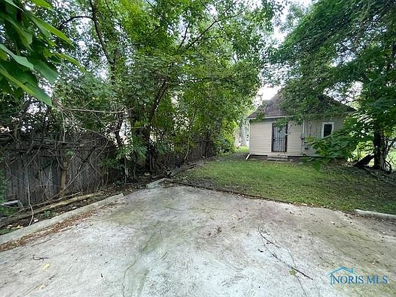 3rd image of 702 Indiana Ave