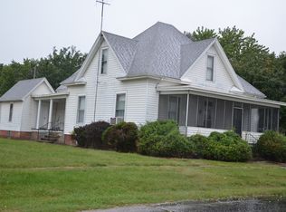 409 S Walnut St, Arthur, IL 61911