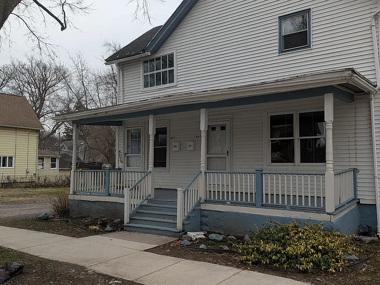 205-207 Ravine Ave — Photo 1