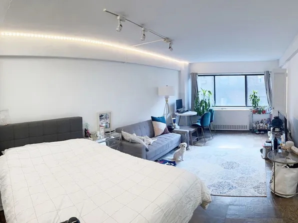 310 W 56th St APT 6J, Manhattan, NY 10019
