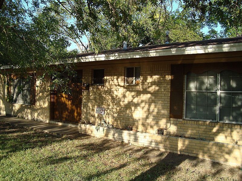 2nd image of 1181 Comal St