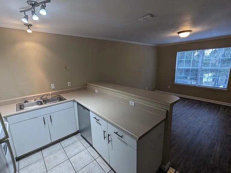 729 Wailes St — Photo 5