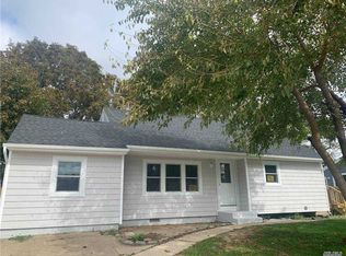 33 Arthur St, Brentwood, NY 11717