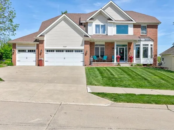 7087 Hillcrest Ct, Johnston, IA 50131