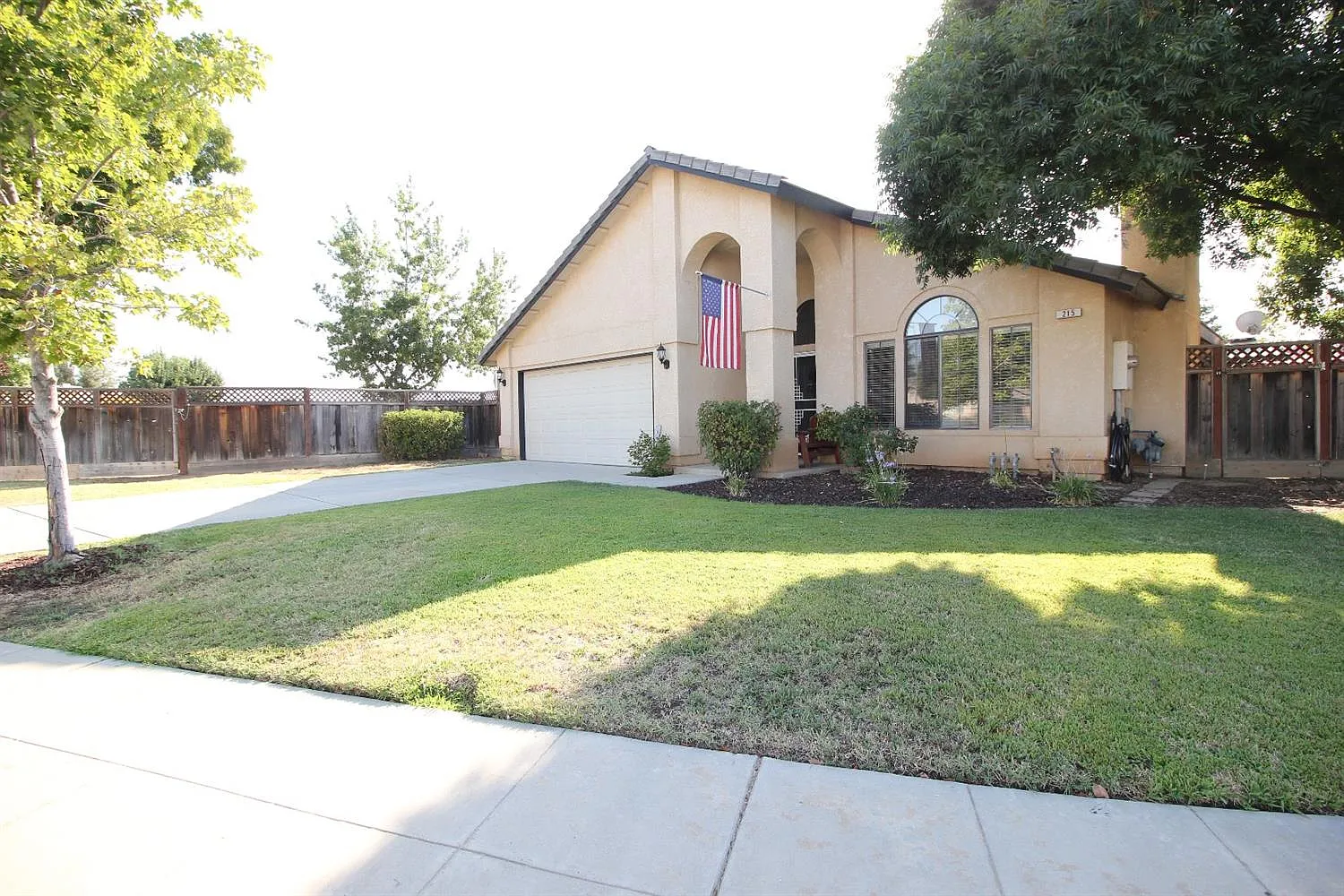 215 N Douglas Ave photo 1