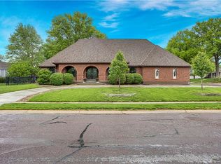 9000 W 104th St, Overland Park, KS 66212