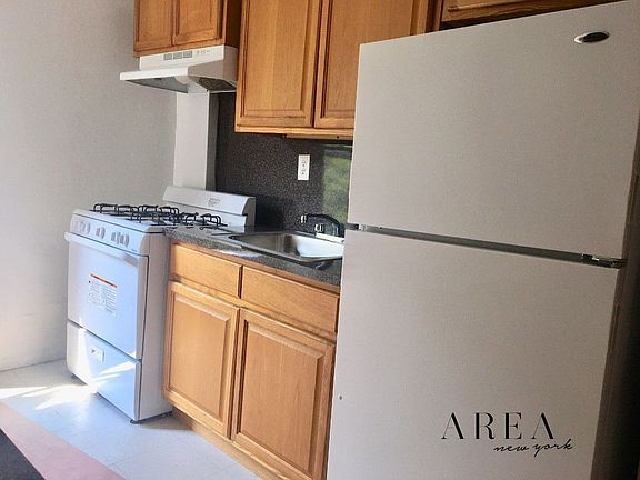 4th image of 11 Seaman Ave APT 1B