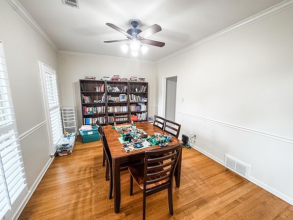 3rd image of 850 Coleherne Rd