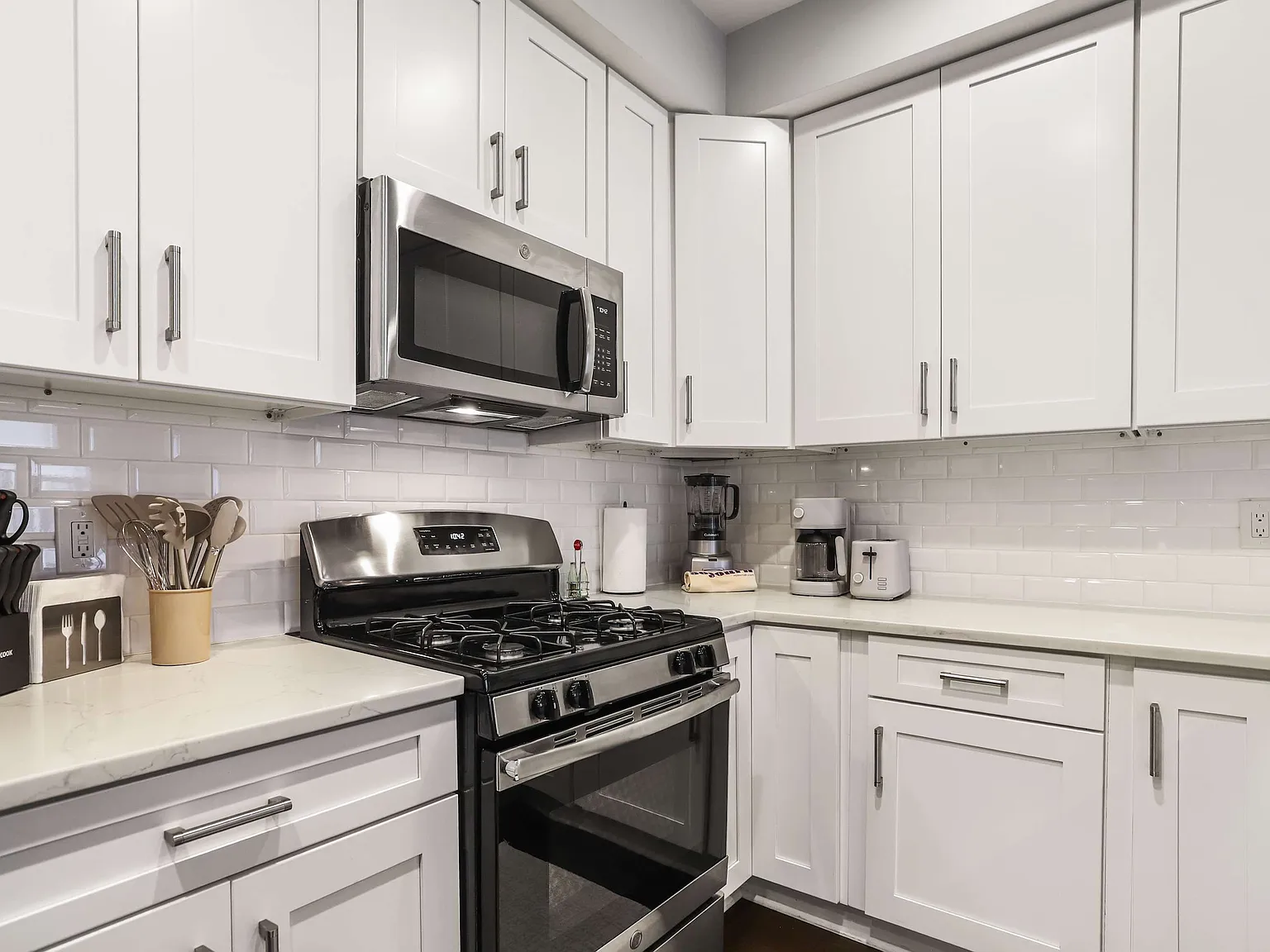 3 bed, 1600 sqft, $9,000 — Photo 4