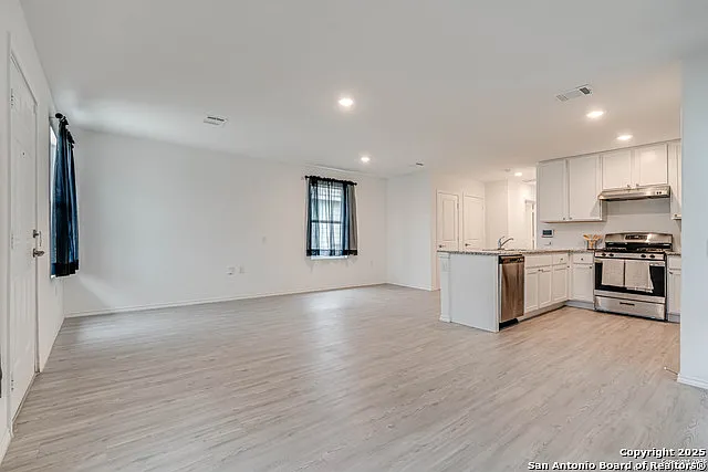 3 bed, 2.0 bath, 1007 sqft, $1,250 — Photo 4