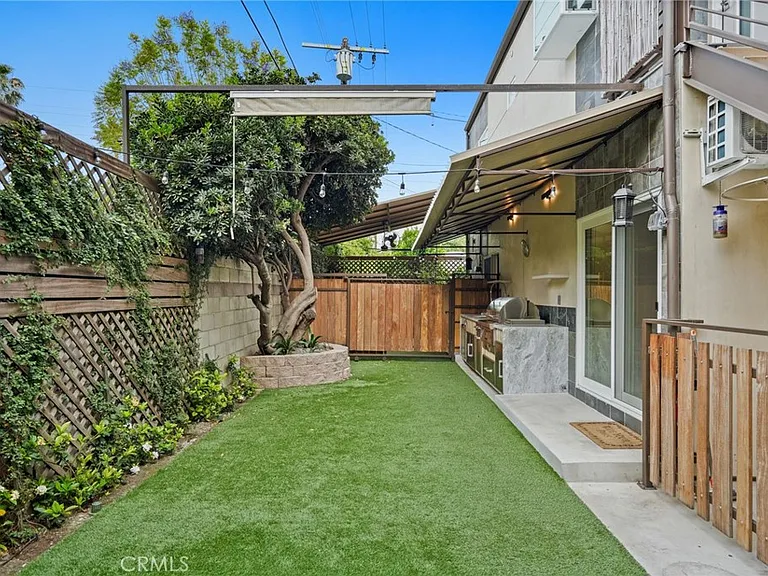 18748 Collins St — Photo 44