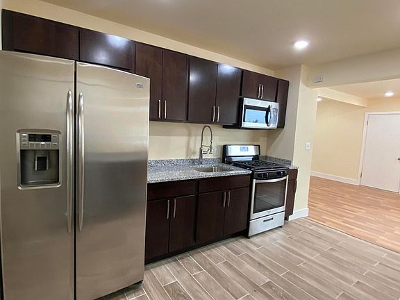 2nd image of 2921 E Carpenter Ave