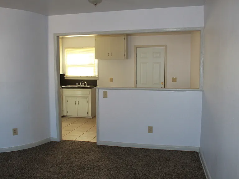 426 E Northrup Dr — Photo 3