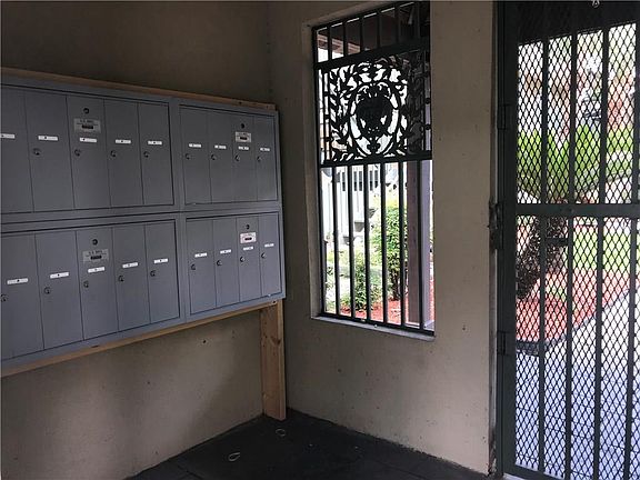 3rd image of 3725 Marion Ave APT 4