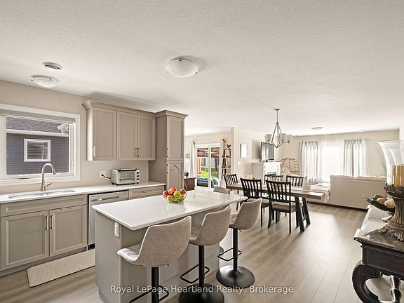 4th image of 140 Lake Breeze Dr