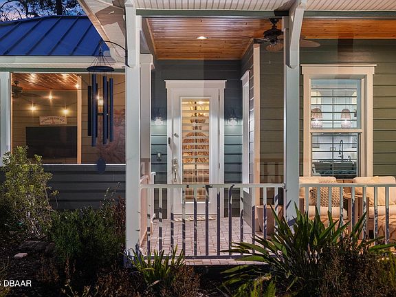 3rd image of 122 Beach St