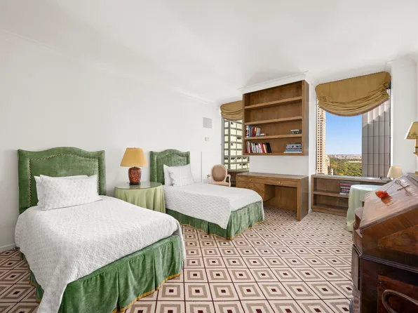 641 5th Avenue image 15 of 15