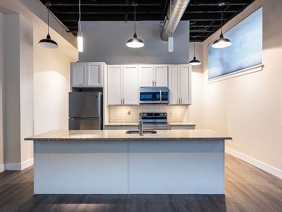 4th image of 212 W Roberts Ave #307