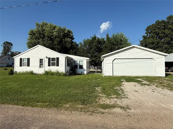 1222 Summit St, Center Point, IA 52213