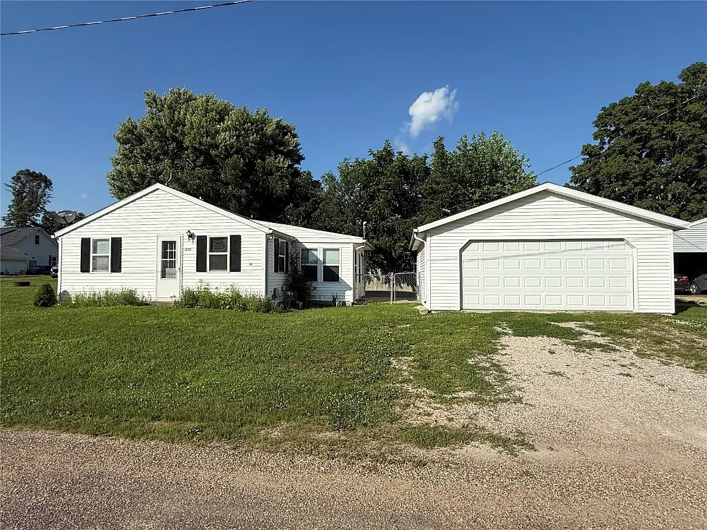 1222 Summit St photo 1