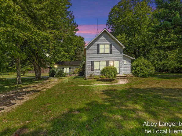 7405 W 56th St, Fremont, MI 49412
