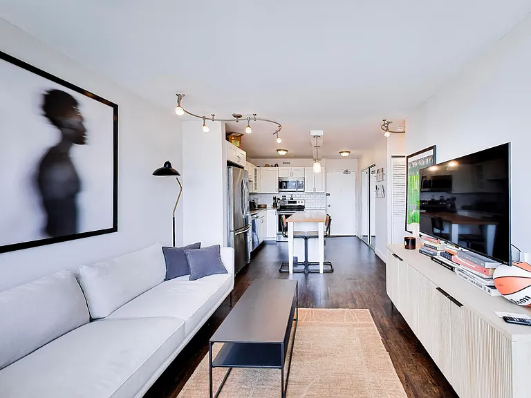 1460 Sandburg St #2809 — Photo 3