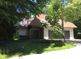 38109 Berkeley Ave, Moreland Hills, OH