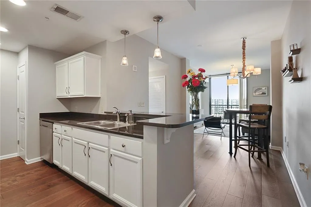 3040 Peachtree Rd NW Unit 1113 photo 1