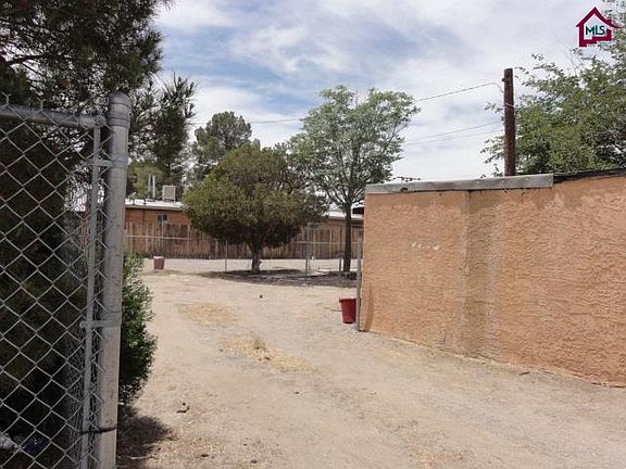 4th image of 1050 Montana Ave