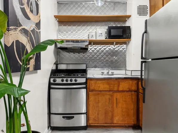 40 Clinton Street image 5 of 11