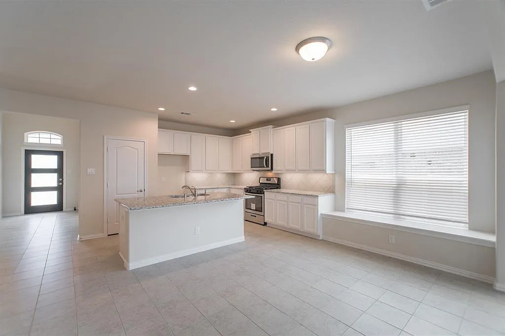 4 bed, 3.5 bath, $2,650 — Photo 1