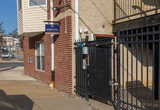 229 W 4th St #A4 — Photo 14