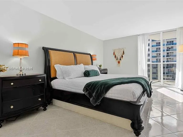 2401 Collins Ave #1406 — Photo 23