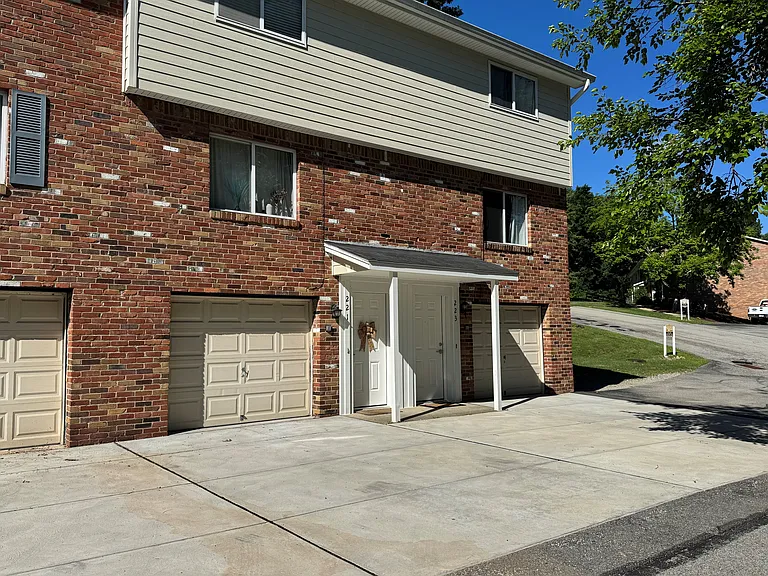 Walnut Ridge Townhomes — Photo 4
