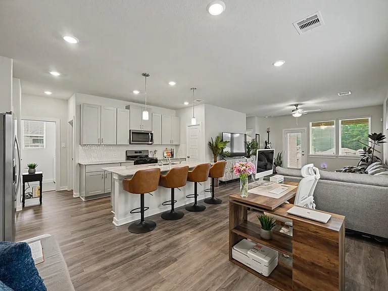 1701 Cayden Oak Ln — Photo 4