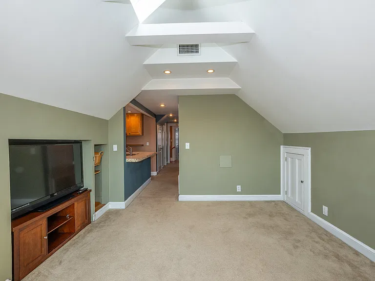 41 Beekman St #3 — Photo 9