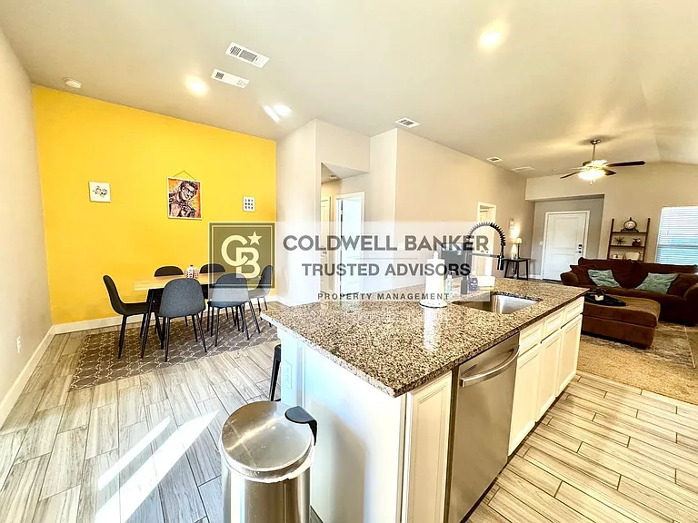 3108 Urbana Ave — Photo 12