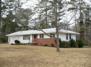 1860 Pineview Dr, Alexander City, AL 35010